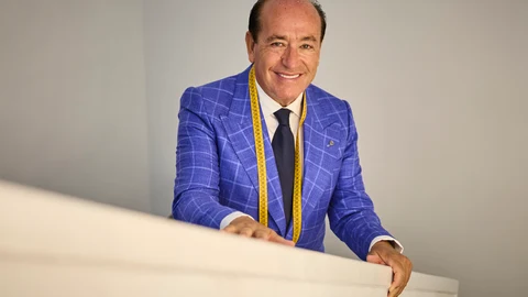 Entrevista con el diseñador Felix Ramiro. © Alberto R. Roldán / Diario La Razón.