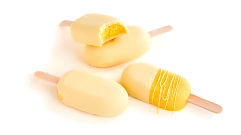 Helados caseros de mango y chocolate blanco