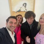 Ágatha Ruiz de la Prada con Javier Milei y su pareja, Amalia «Yuyito» González