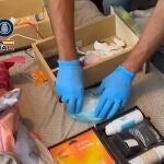 Un incendio por calentar acetona en un microondas destapa un laboratorio de cocaína y metanfetamina en Torrejón