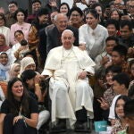 El Papa Francisco, durante el encuentro vespertino que mantuvo con jóvenes