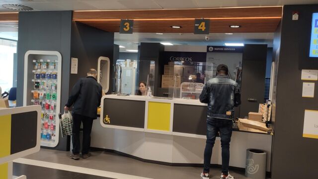 Economía.- La CNMC urge a Correos a cambiar su contabilidad para cumplir con la ley