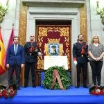 Almeida preside el homenaje a los diez bomberos fallecidos en el siniestro de los Almacenes Arias 