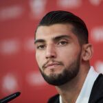 El futbolista Rafa Mir pasa su segunda noche en calabozos y será trasladado esta mañana ante el juez