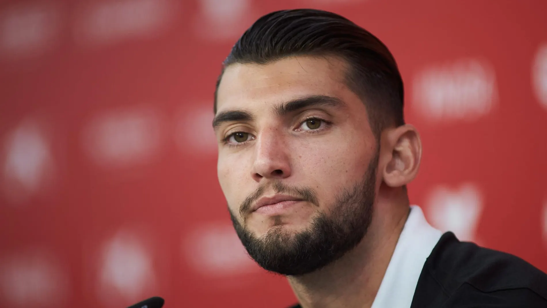 El futbolista Rafa Mir pasa su segunda noche en calabozos y será trasladado esta mañana ante el juez