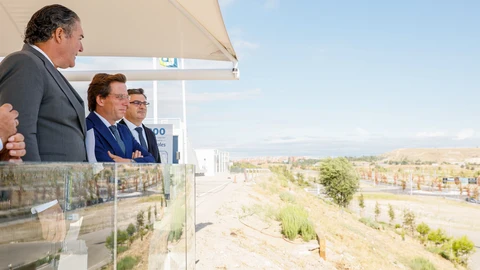 Almeida y Álvaro González, durante la visita