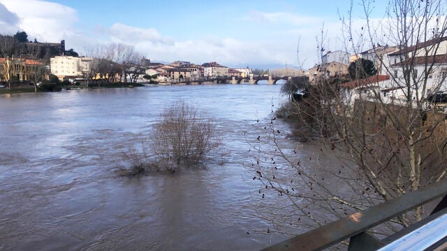 Crecida del río Ebro a su paso por Miranda