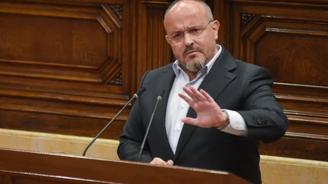 Illa explica la composición de su Govern en el primer pleno del curso en el Parlament