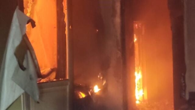 Un incendio calcina de madrugada una vivienda unifamiliar en Mioño