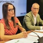 La presidenta del sector de Educación de CSIF-Castilla y León, Isabel Madruga, y del secretario autonómico de Negociación, Mariano Clavero, durante la rueda de prensa