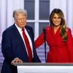 Melania Trump ve a EEUU dividido como nunca y denuncia intentos para silenciar a su marido