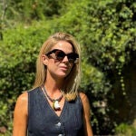 Amelia Bono con look denim.