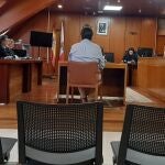 Juicio al acusado de grabar vídeos a las inquilinas a las que había alquilado su piso en Santander. Colocó cámaras en el baño y en un dormitorio y grabó 26 vídeos