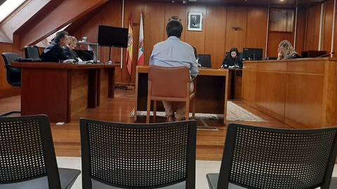Juicio al acusado de grabar vídeos a las inquilinas a las que había alquilado su piso en Santander. Colocó cámaras en el baño y en un dormitorio y grabó 26 vídeos
