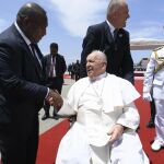 Decenas de miles de personas reciven al Papa en Timor Oriental