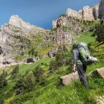 Senderista en el Parque Nacional de Ordesa y Monte Perdido en Huesca, Aragón