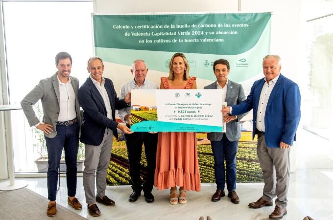 El acto de entrega del cheque se ha celebrado en la sede de Global Omnium de Valencia 