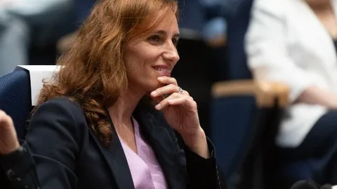 La ministra de Sanidad, Mónica García