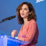 Isabel Diaz Ayuso en el desayuno informativo esta mañana. David Jar