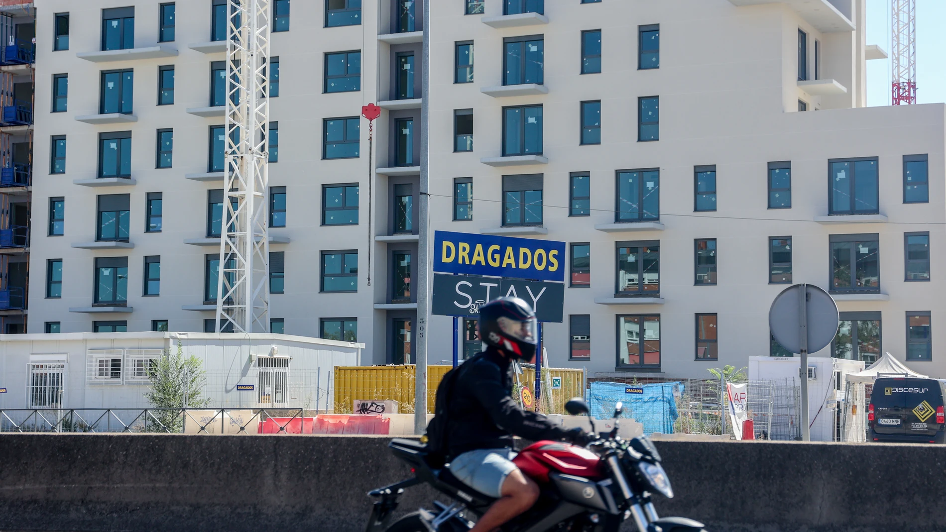 Viviendas en construcción, a 10 de septiembre de 2024, en Madrid (España). La Comunidad de Madrid alcanzará a lo largo de la presente legislatura la cifra de 10.500 nuevas viviendas de alquiler a precio asequible de su Plan Vive. El Gobierno madrileño trabaja en un paquete de medidas donde se incluye este Plan Vive, que permitirá, con la edificación de estos inmuebles, mover una inversión privada de 1.250 millones de euros 10 SEPTIEMBRE 2024 Ricardo Rubio / Europa Press 10/09/2024