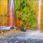 La cascada de los colores, un paisaje que parece salido de Jurassic Park