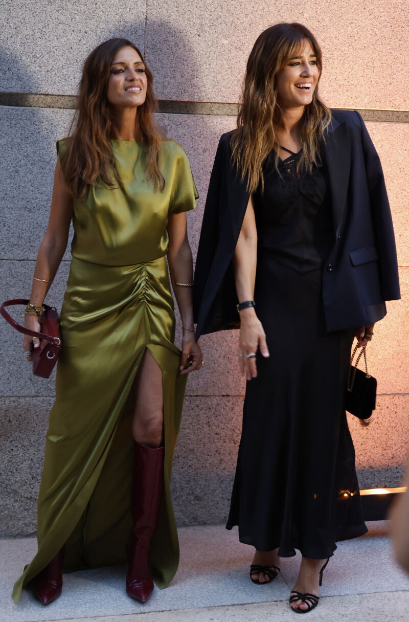 Sara Carbonero e Isabel Jiménez durante la inauguración de la exposición de Pedro del Hierro