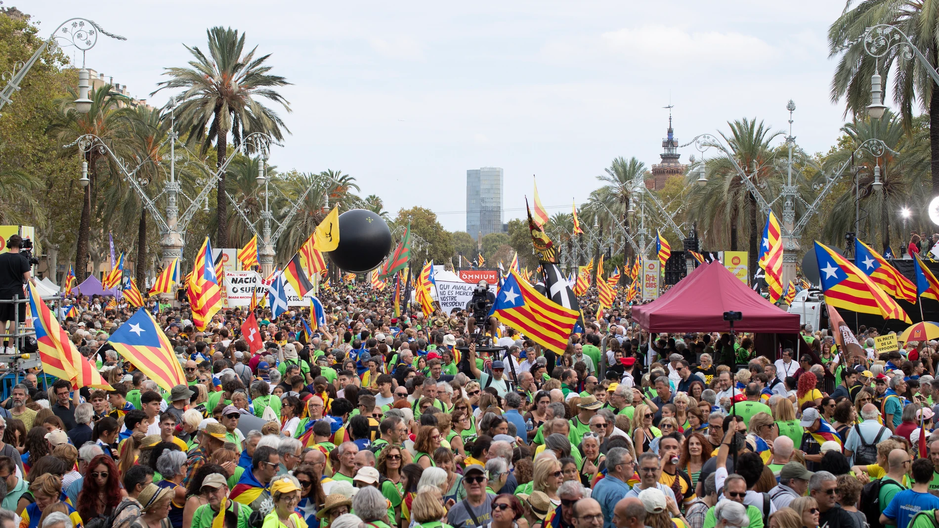 GRAFCAT8178. BARCELONA, 11/09/2024.- Aspecto de la manifestación independentista organizada por la ANC por la Diada del 11 de Septiembre. EFE/Marta Pérez