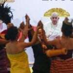 Pope Francis looks at traditional dancers as he arrives at the Centro de Convenções in Díli, East Timor