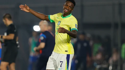 Vinícius Júnior con Brasil durante el partido frente a Paraguay