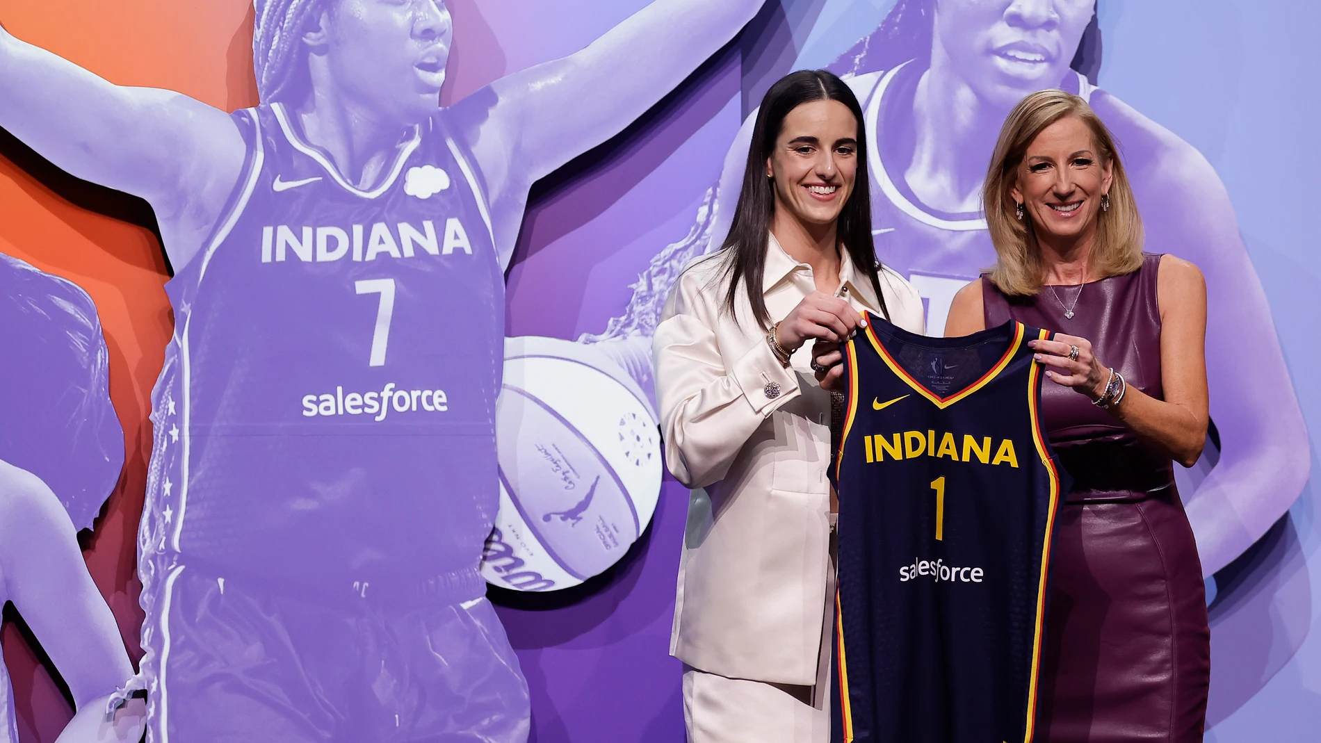 Caitlin Clark, en su elección como número del draft