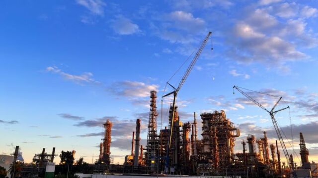 Imagen de la refinería de BP en Castellón