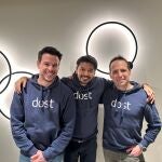 Los tres fundadores de Dost