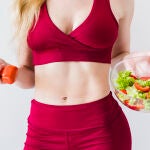 Seguir una alimentación muy pobre en nutrientes y mantener una exigencia deportiva muy estricta aumenta los desequilibrios hormonales