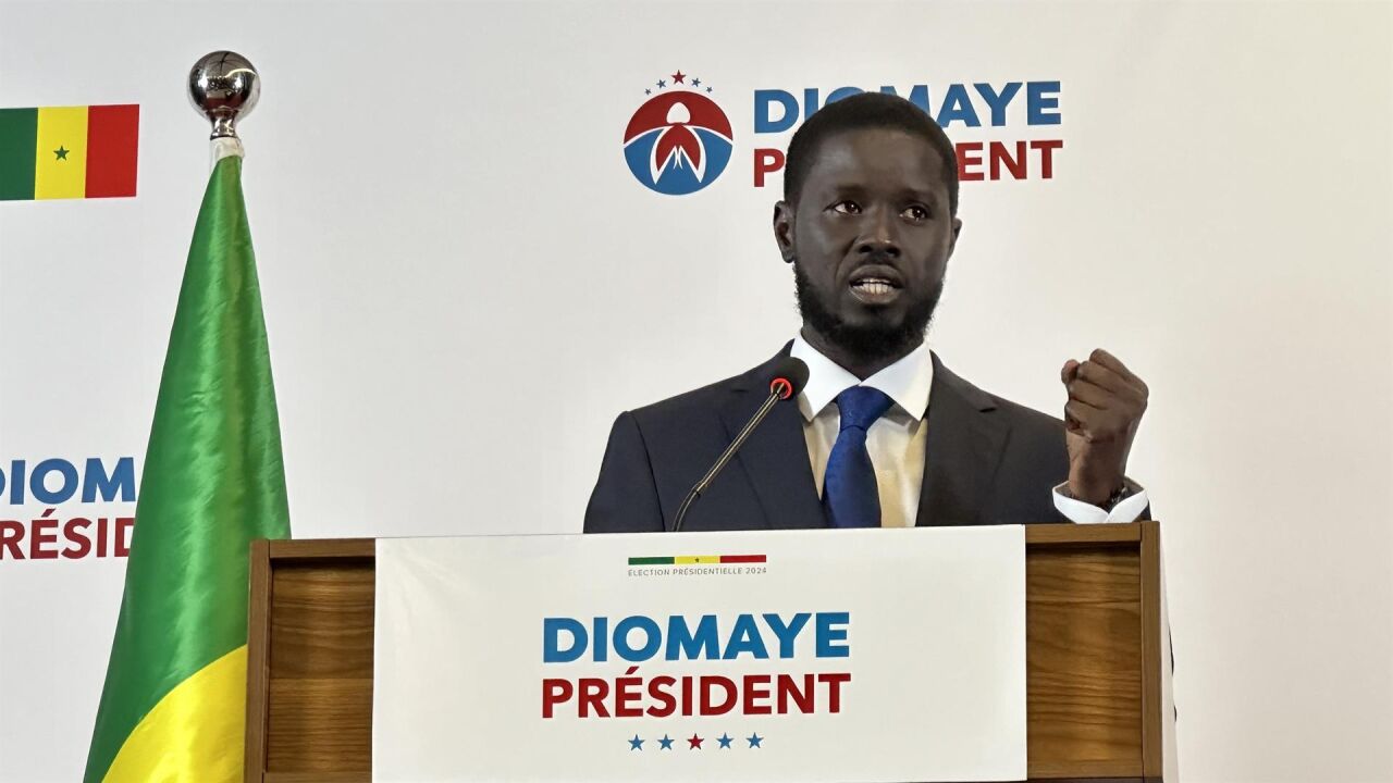 セネガル大統領、国会解散を余儀なくされ、11月に議会選挙を実施