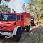 Incendios.- Desalojadas diez viviendas y cortada la CV-600 por el incendio forestal de Simat