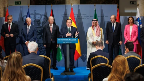 Albares ofrece una rueda de prensa tras una reunión sobre el conflicto entre Palestina e Israel
