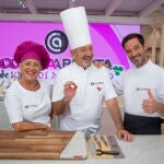 Eva, Karlos y Joseba Arguiñano en el plató de 'Cocina abierta de Karlos Arguiñano'