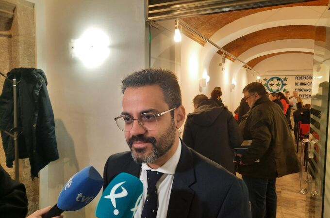 El alcalde de Olivenza insta al ministro de Defensa de Portugal a abandonar los "discursos que levantan muros" y dividen