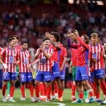 Los jugadores del Atlético celebran la victoria ante el Valencia