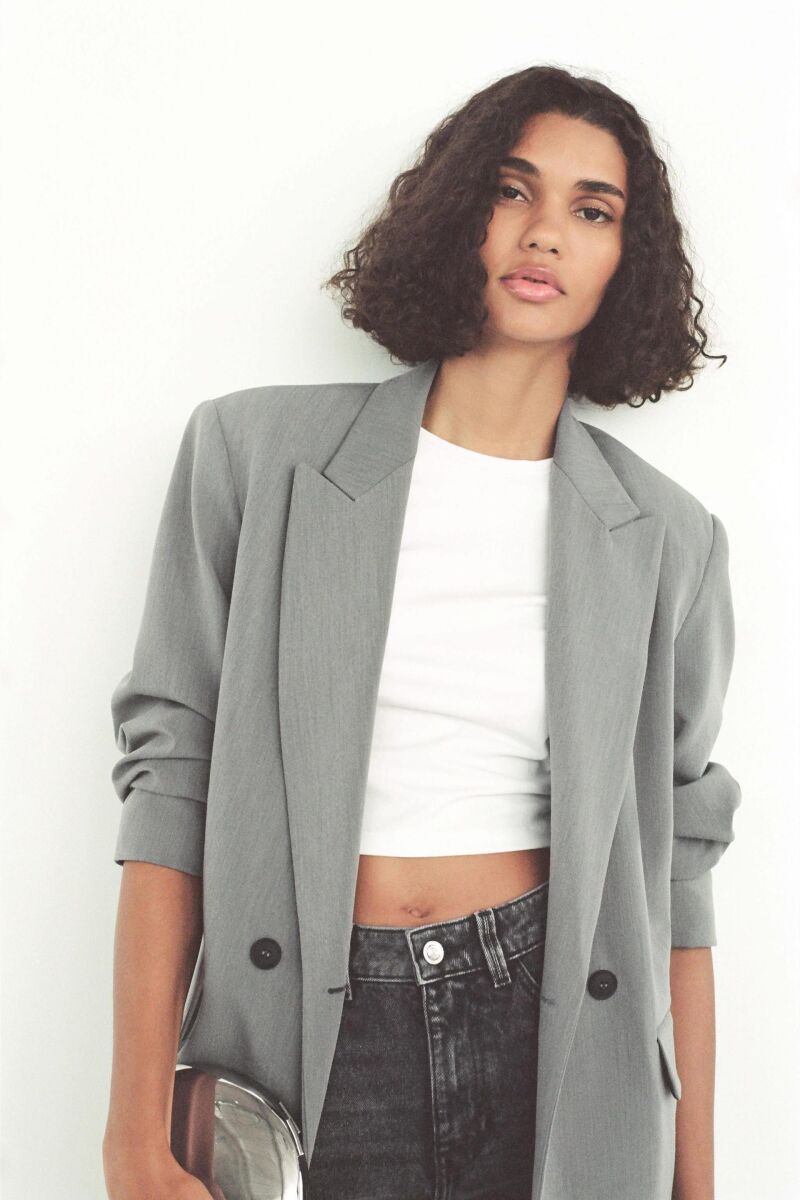 Blazer gris Zara.