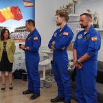 La ministra de Defensa, Margarita Robles visita la Escuela Militar de Paracaidismo 'Méndez Parada' y el Escuadrón de Zapadores Paracaidistas, en la Base Aérea de Alcantarilla (Murcia).