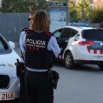 Los Mossos buscan a un hombre por amputar la mano a su mujer en Santa Coloma de Gramenet (Barcelona)