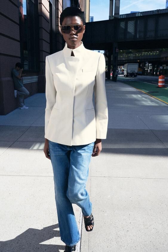 Blazer blanca de Zara.