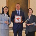 El alcalde de Salamanca, Carlos García Carbayo, recibe a una delegación de la empresa china Guangdong Textiles
