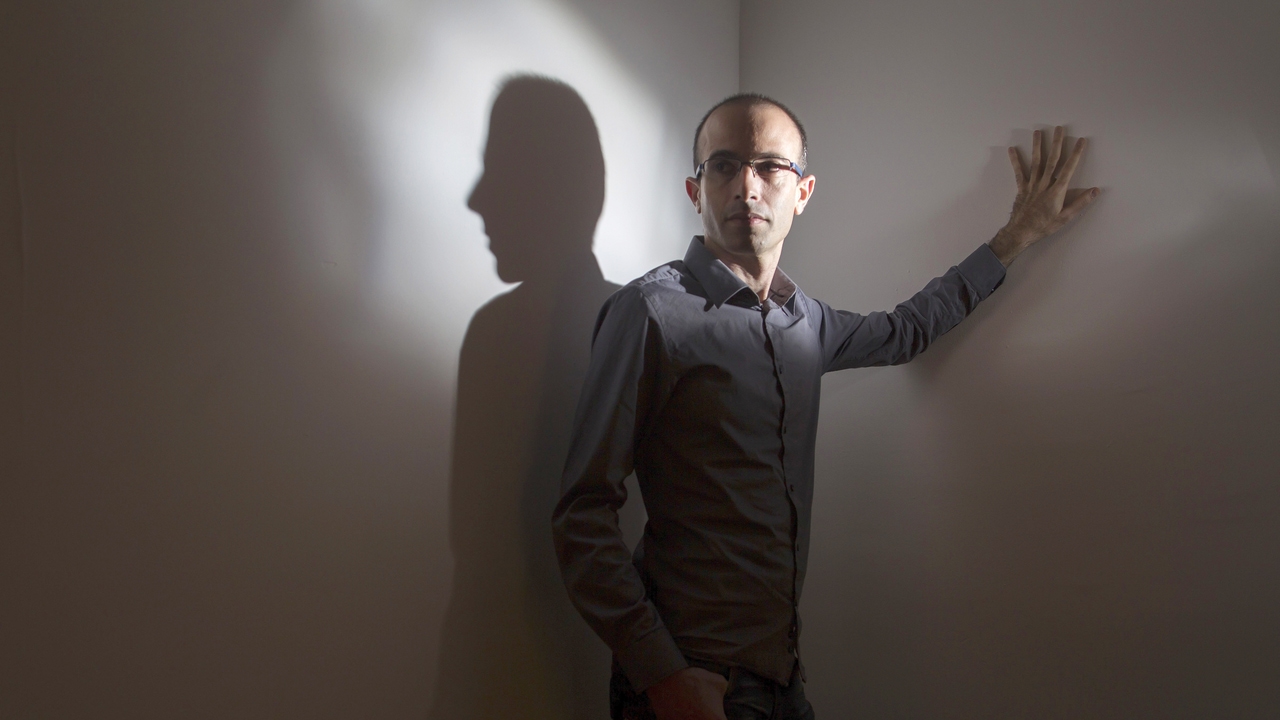 El Futuro en Juego: Yuval Noah Harari Advierte sobre la Supervivencia Humana ante el Avance de la IA