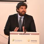 El jefe del Ejecutivo autonómico, Fernando López Miras, inauguró en Cartagena la jornada ‘Vectores energéticos renovables y valorización de los residuos en la industria'