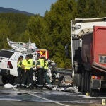 Tres muertos en la N-VI tras una colisión entre un camión y una pick up en Carracedelo (León)