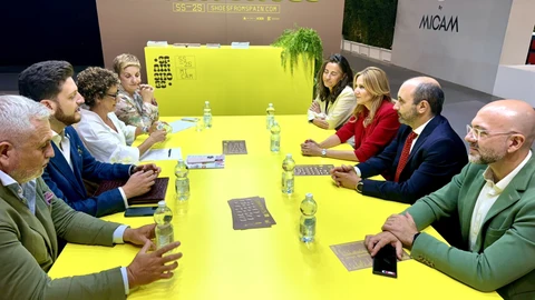 La consejera de Empresa, Empleo y Economía Social, Marisa López Aragón, en la Feria de Calzado de Milán