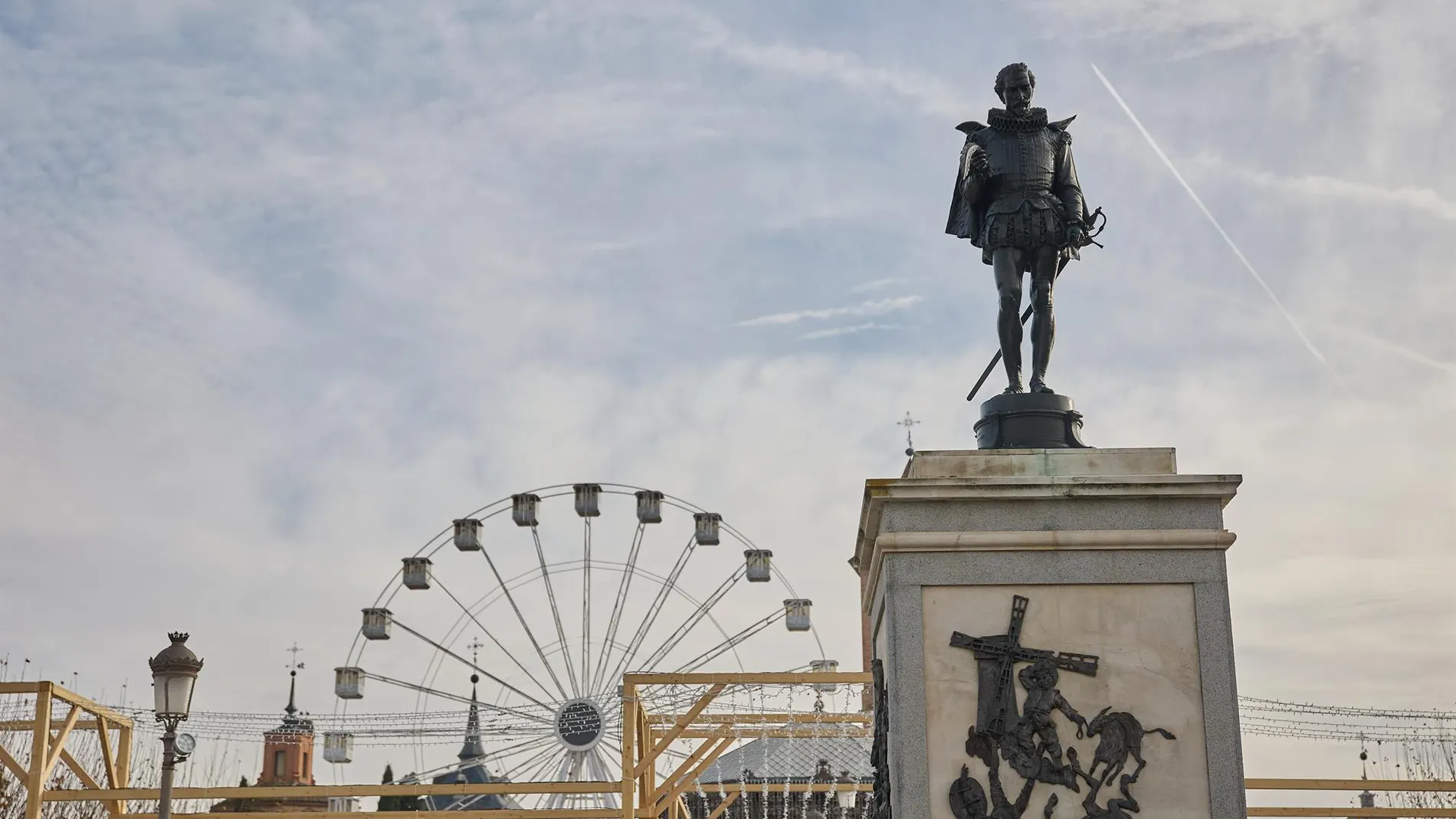 Actual estatua de Cervantes en Alcalá de Henares
