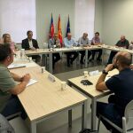 El conseller de Agricultura, Miguel Barrachina, ayer durante la reunión con los agricultores